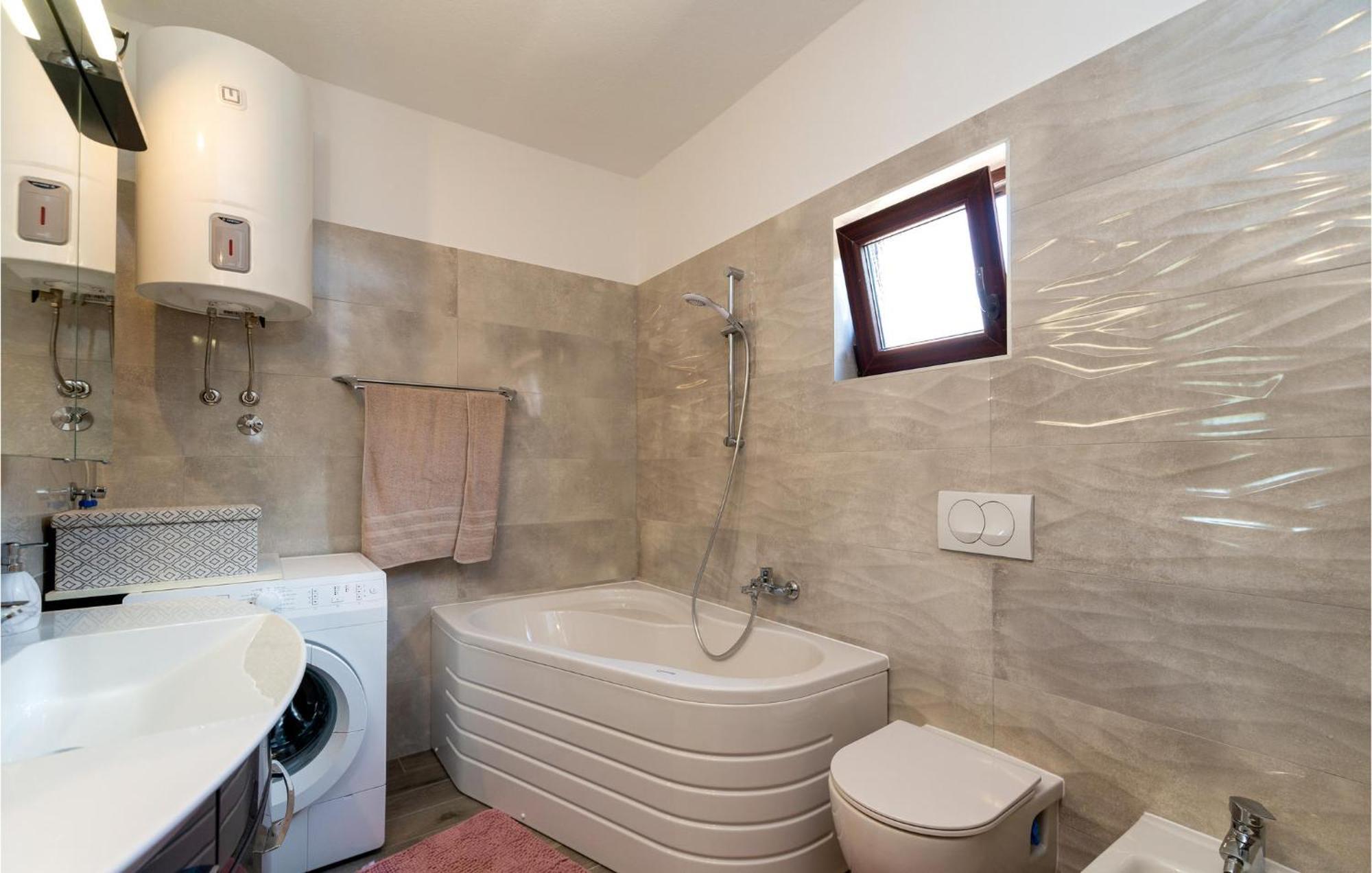 Lovely Apartment In Rovanjska With House Sea View Esterno foto